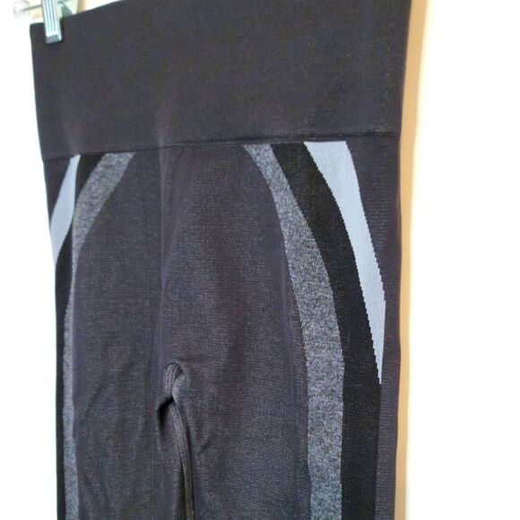Spanx Seamless Track Stripe Leggings Gray Graphite Dust Size Small - Picture 4 of 9